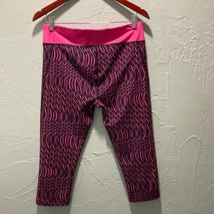 Under Armour
L- Compression Yoga Pants
Pink / Black